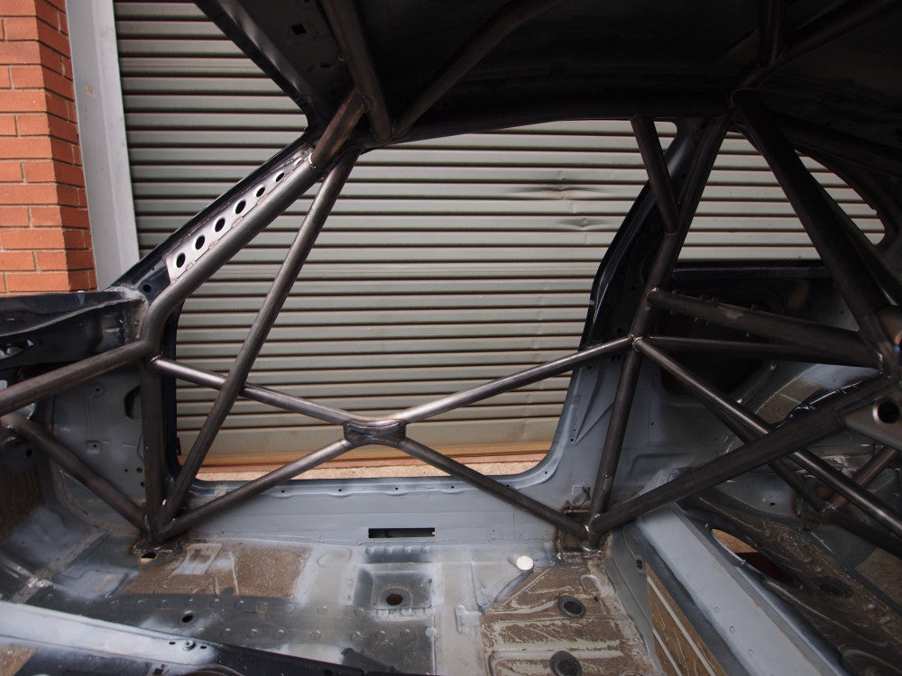 Kit de jaula de seguridad multipunto T45 para BMW 1 Series Coupe E82. Certificado por la FIA