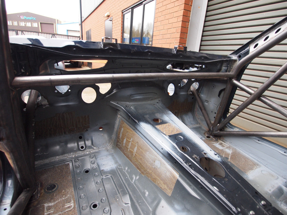 Kit de jaula de seguridad multipunto T45 para BMW 1 Series Coupe E82. Certificado por la FIA