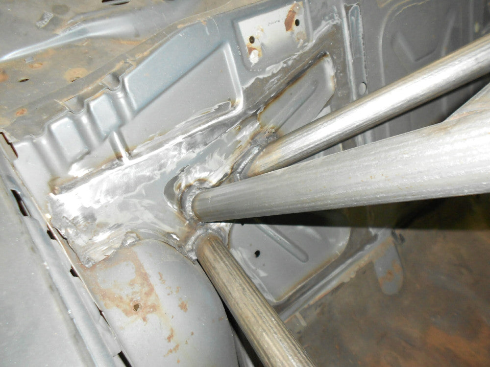 Jaula de seguridad multipunto 25CrM04 BMW E30. Certificada por FIA / MSUK