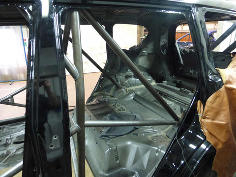 NISSAN Patrol Y62 International Multipoint T45 roll cage kit. FIA Certificated 