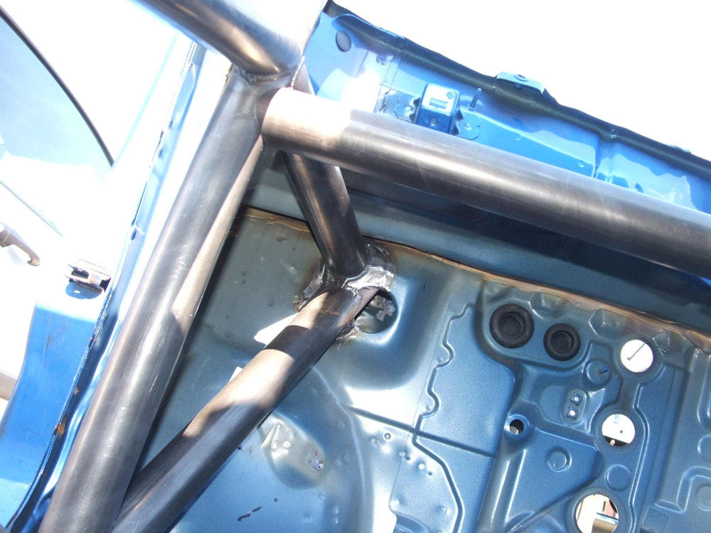 Kit de jaula de seguridad multipunto CDS internacional NISSAN Sunny. Certificado por la FIA