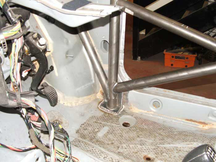 Kit de jaula de seguridad multipunto T45 para PEUGEOT 106 Internacional. Certificado FIA / MSUK