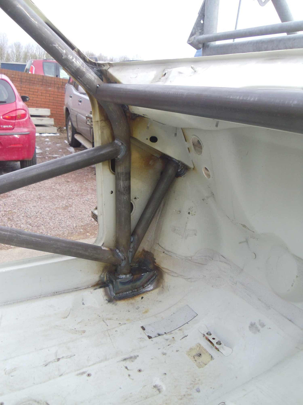 Kit de jaula de seguridad multipunto T45 para PEUGEOT 205. Certificado FIA / MSUK