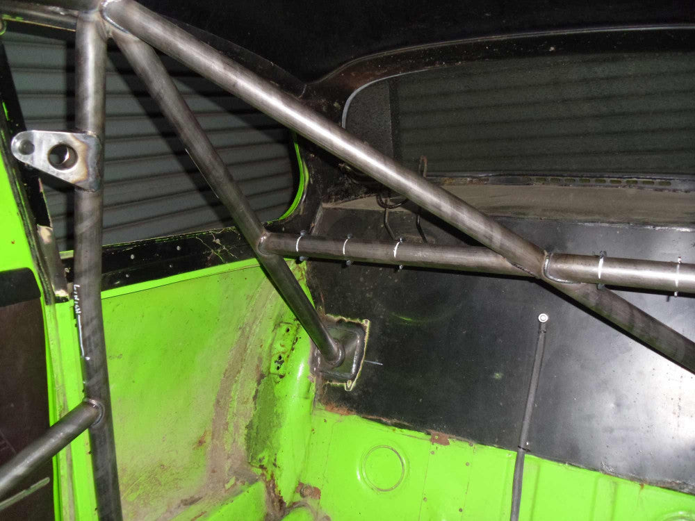 Kit de jaula de seguridad para SAAB 96 Historic CDS. Cumple con MS UK según el Apéndice K