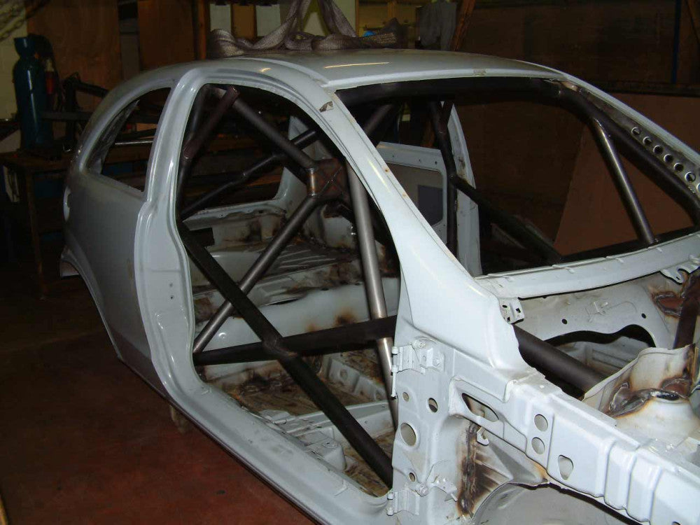 Kit de jaula antivuelco multipunto T45 para VAUXHALL Corsa C 00 International. Certificado por la FIA.