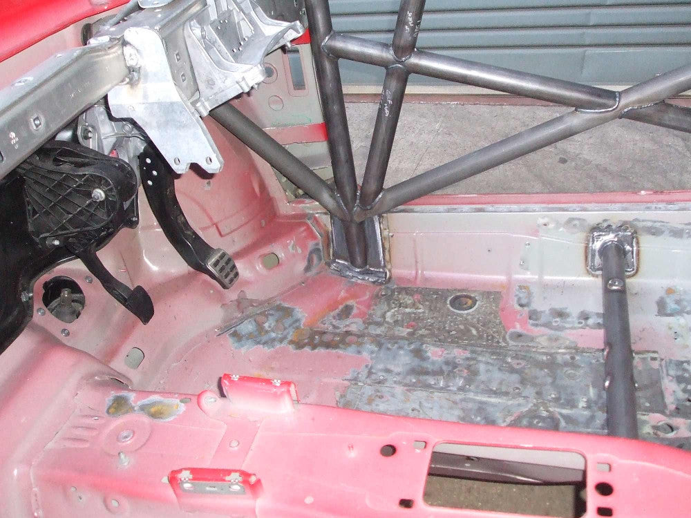 VOLKSWAGEN Golf Mk5 International Multipoint T45 roll cage kit. FIA Certificated